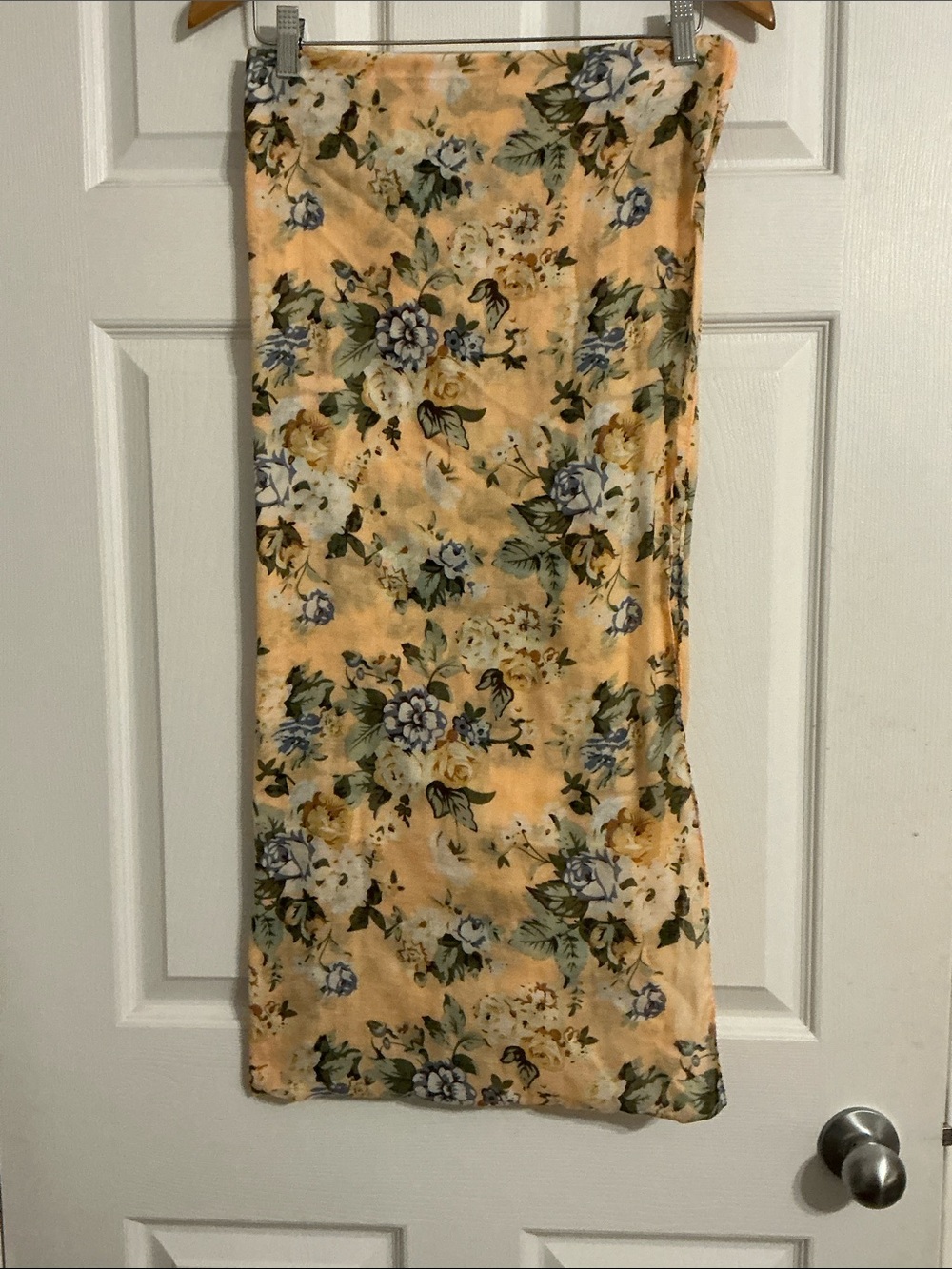 ๐3 for $15๐ Light Peach Floral Infinity Scarf